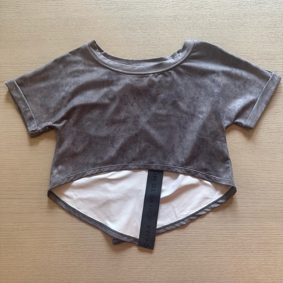 JO + JAX NWOT Motion Tee - Asphalt, Size CM - Picture 2 of 9